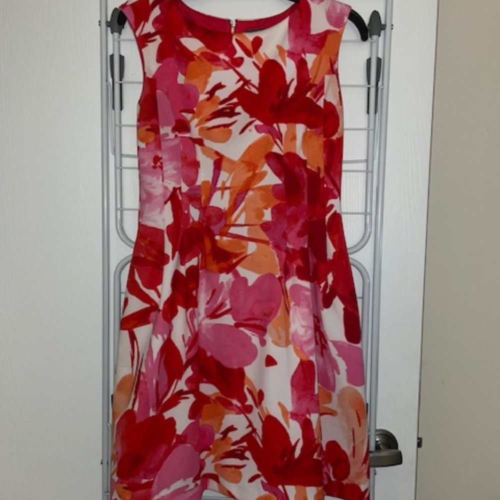 Vince Camuto Size 6P Pink and Orange Scuba Material Dress